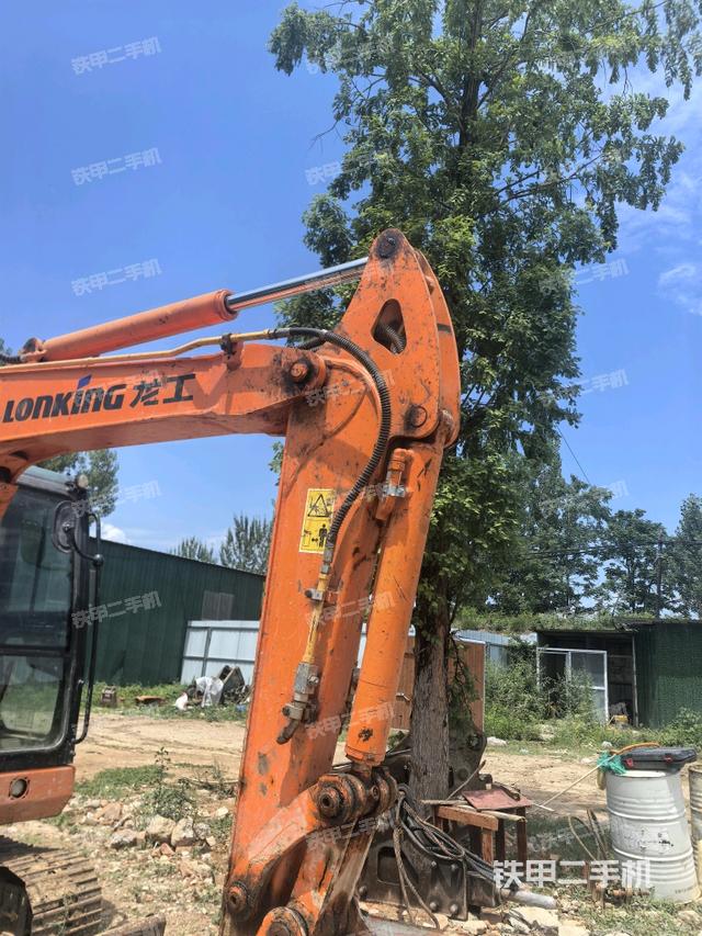 小臂整体右前(工作和回转装置) 小臂整体右前(工作和回转装置)