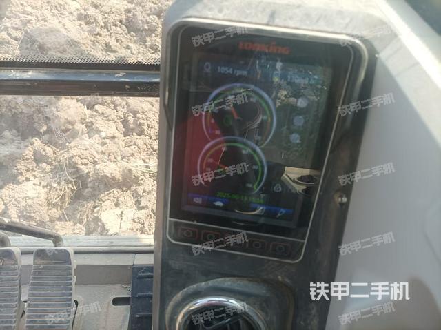 显示屏 (驾驶室部分) 显示屏 (驾驶室部分)