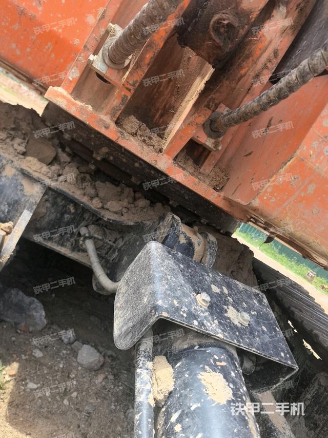 转盘和下车架正前(工作和回转装置) 转盘和下车架正前(工作和回转装置)