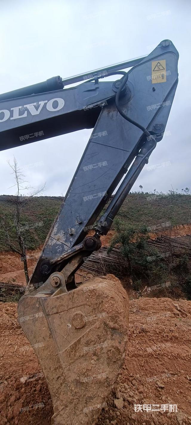 小臂整体左后（工作和回转装置）