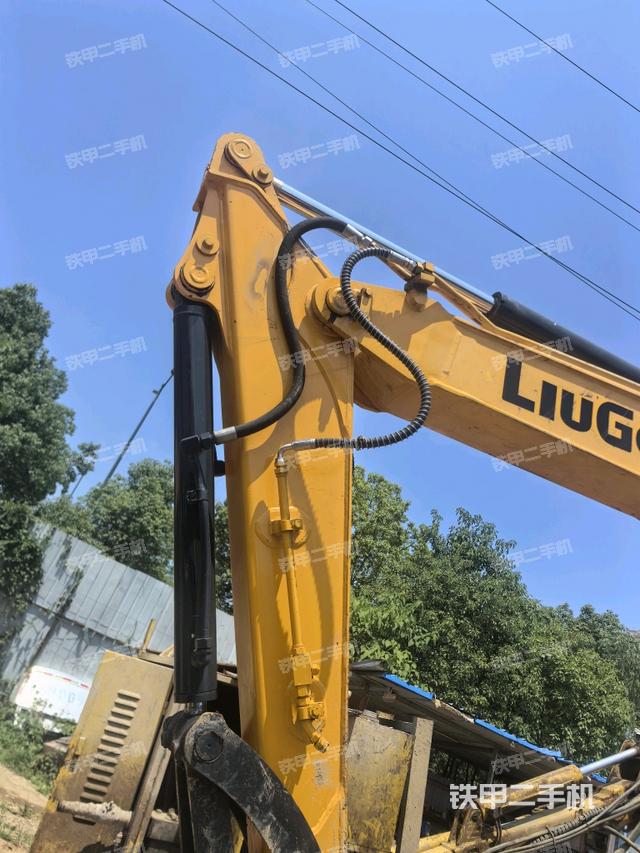 小臂整体右前(工作和回转装置) 小臂整体右前(工作和回转装置)