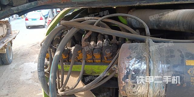 回转马达和主控阀（整机外观）