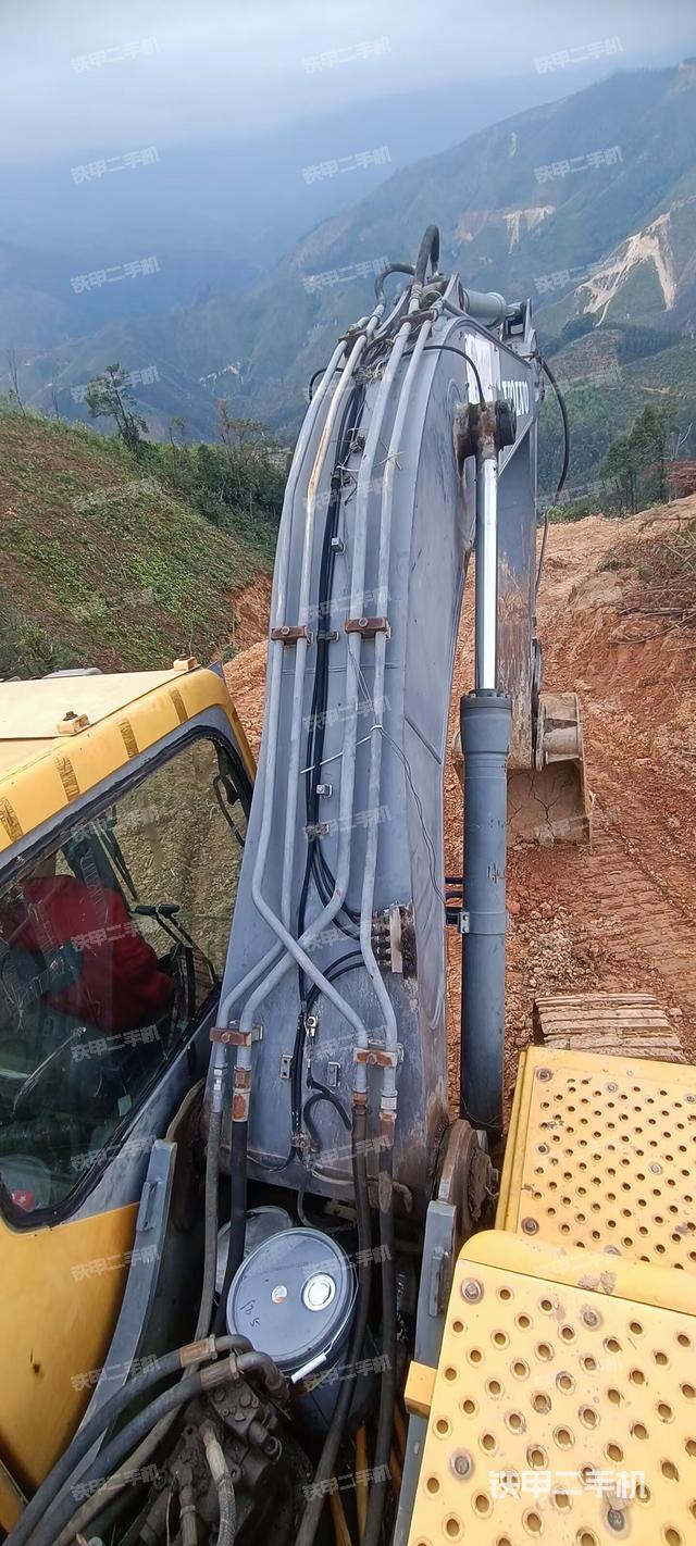 大臂背部俯视（工作和回转装置）