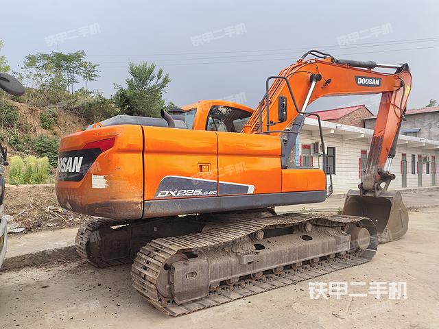 整機(jī)右后45°(整機(jī)外觀) 整機(jī)右后45°(整機(jī)外觀)