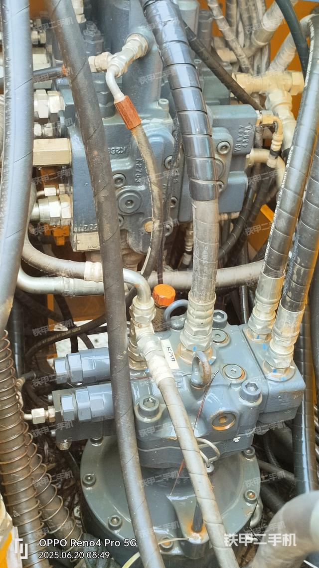 回转马达和主控阀（整机外观）