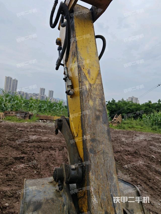 小臂整体左后(工作和回转装置) 小臂整体左后(工作和回转装置)