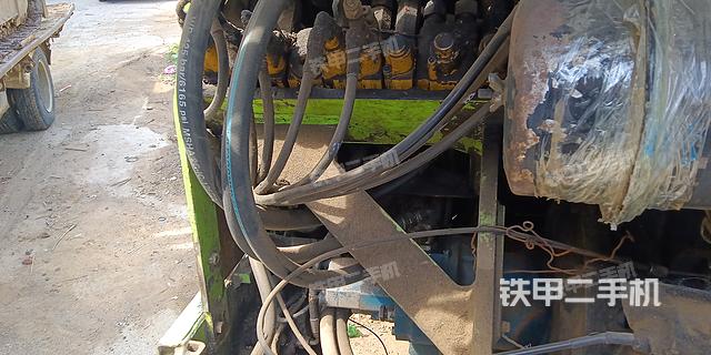 液压泵舱室正面整体（整机外观）