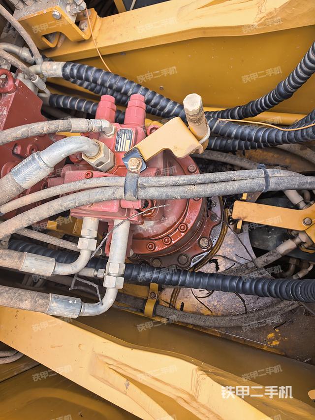 回转马达和主控阀（整机外观）