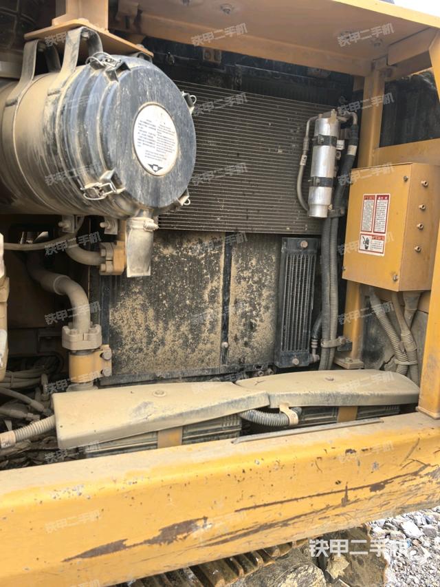 散热器正面(大件舱室) 散热器正面(大件舱室)