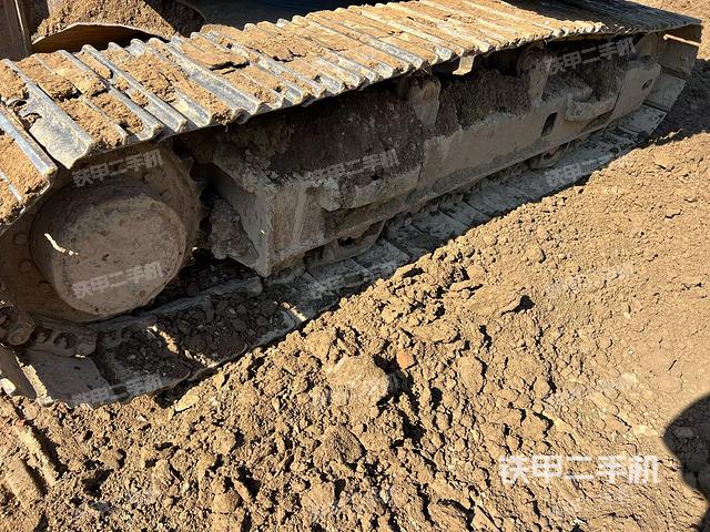 单侧履带整体(整机外观) 单侧履带整体(整机外观)