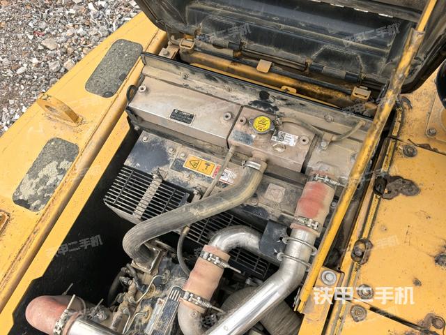 气门室盖螺丝特写(上车部件) 气门室盖螺丝特写(上车部件)