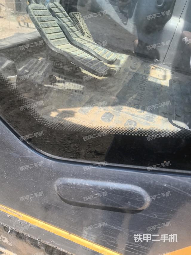 后窗玻璃角标(驾驶室部分) 后窗玻璃角标(驾驶室部分)