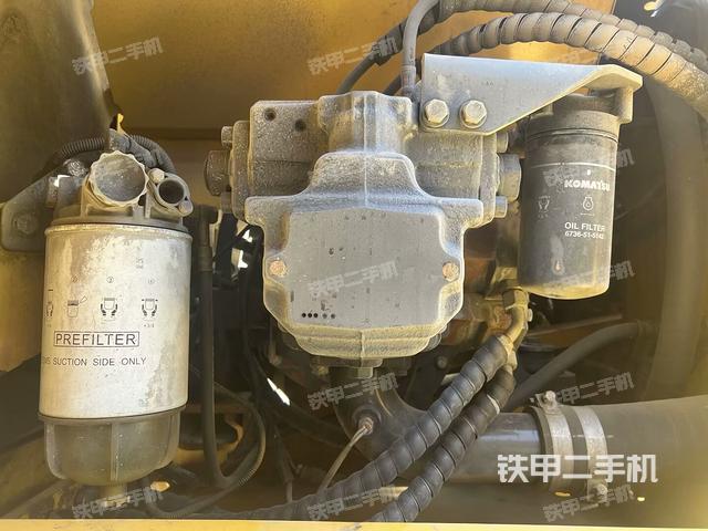 液压泵舱室正面整体（整机外观）