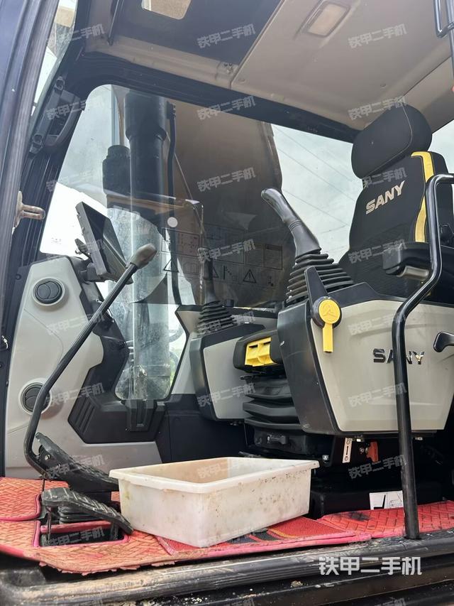 后窗玻璃角标(驾驶室部分) 后窗玻璃角标(驾驶室部分)