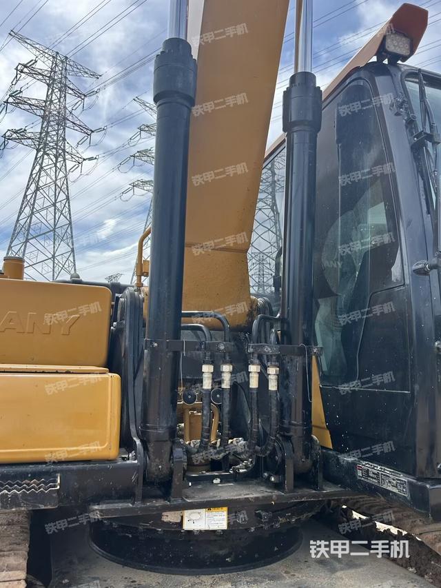 大臂油缸整体 竖拍(工作和回转装置) 大臂油缸整体 竖拍(工作和回转装置)