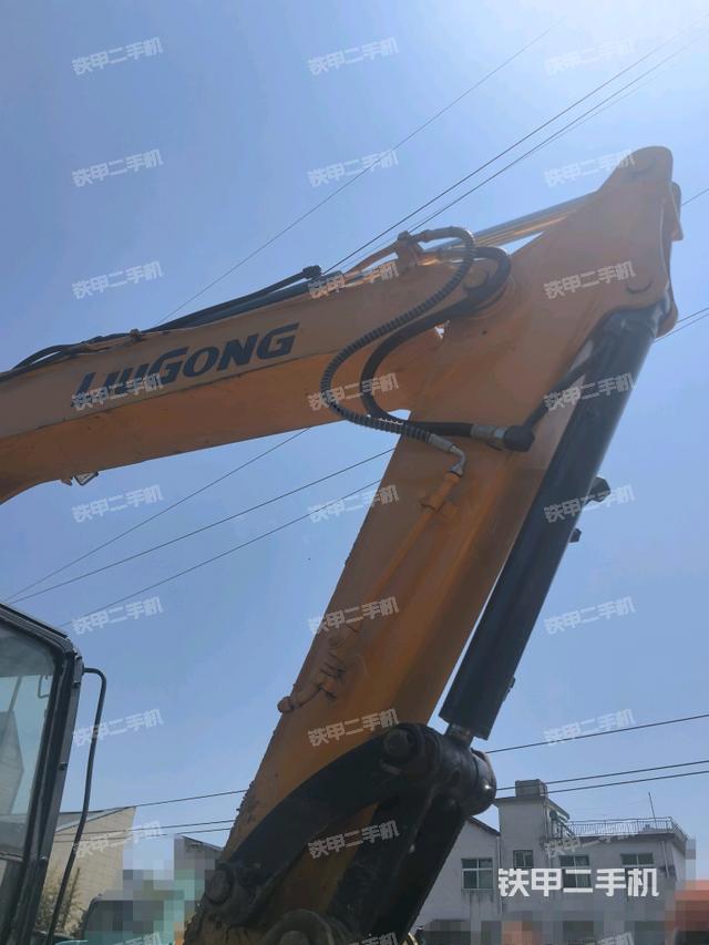 小臂整体左后(工作和回转装置) 小臂整体左后(工作和回转装置)