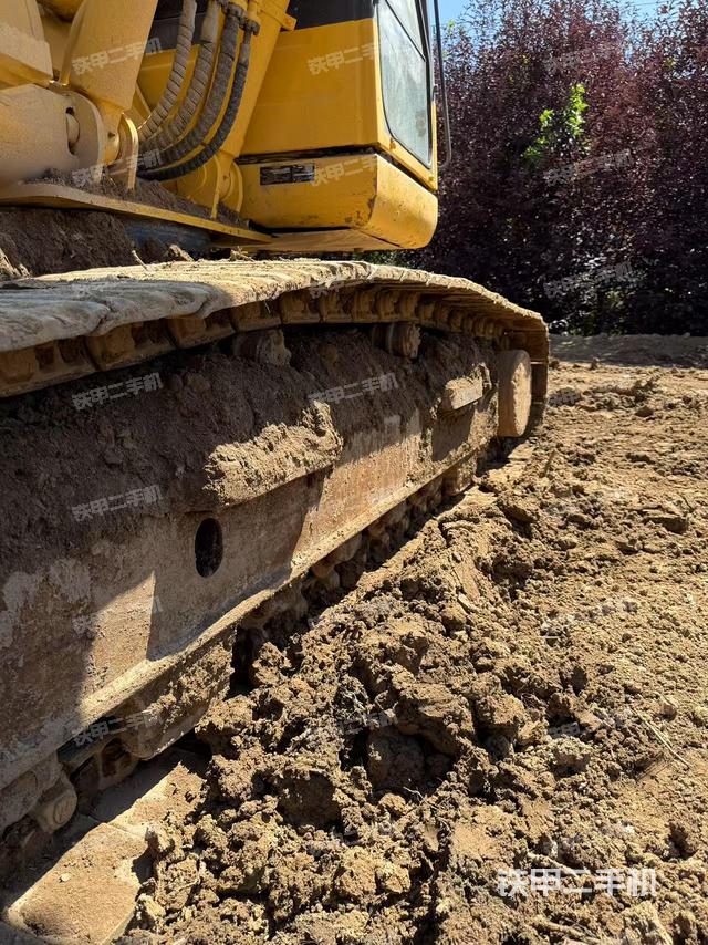 单侧履带整体(整机外观) 单侧履带整体(整机外观)