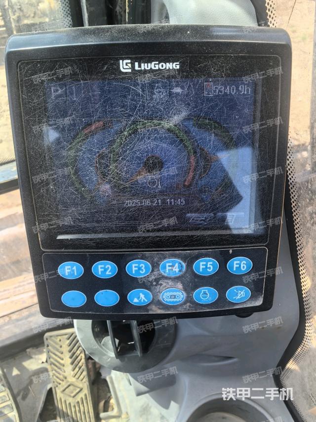 显示屏 (驾驶室部分) 显示屏 (驾驶室部分)