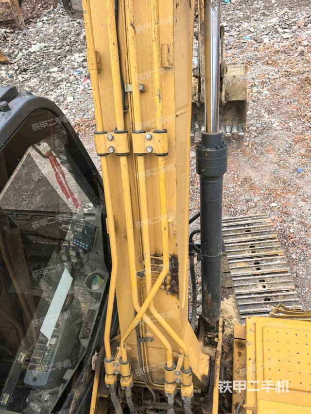 大臂背部俯视(工作和回转装置) 大臂背部俯视(工作和回转装置)