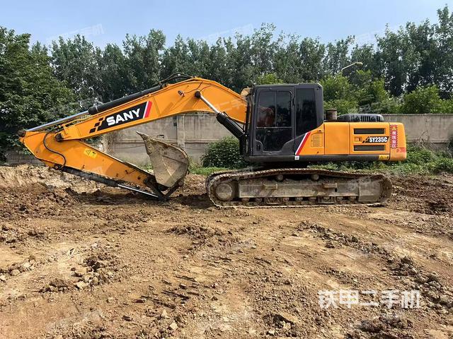 驾驶室顶部(整机外观) 驾驶室顶部(整机外观)