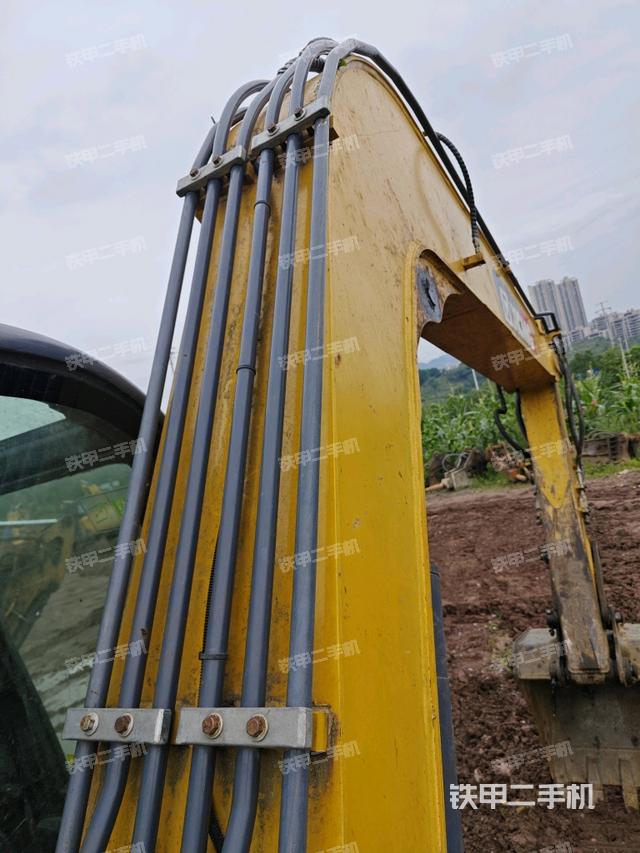 大臂背部俯视(工作和回转装置) 大臂背部俯视(工作和回转装置)