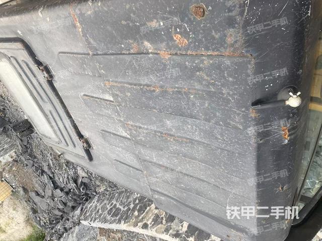 驾驶室顶部(整机外观) 驾驶室顶部(整机外观)