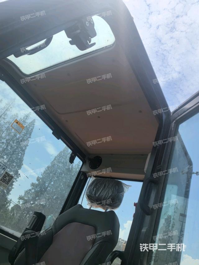 顶棚整体(驾驶室部分) 顶棚整体(驾驶室部分)