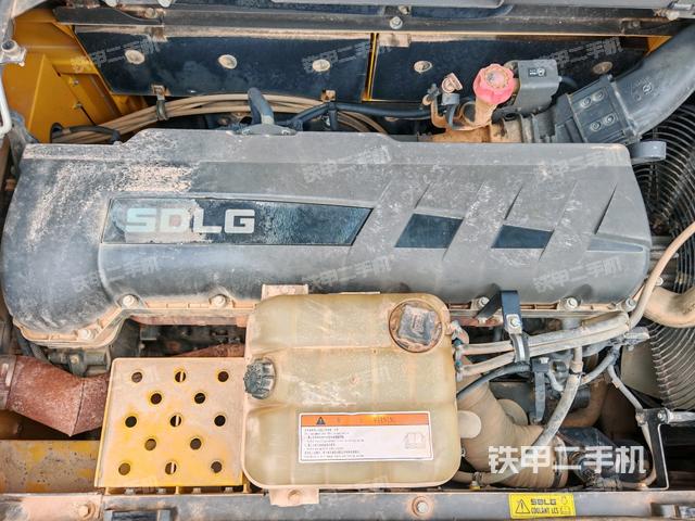 發(fā)動(dòng)機(jī)室（上車部件）