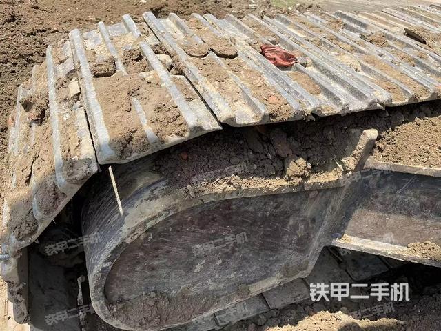 单侧履带整体(整机外观) 单侧履带整体(整机外观)