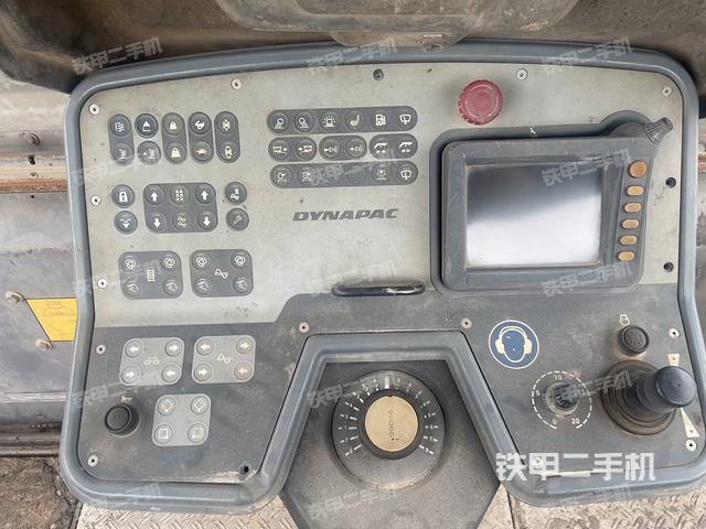 駕駛室操作臺（設(shè)備外觀及核心部件）