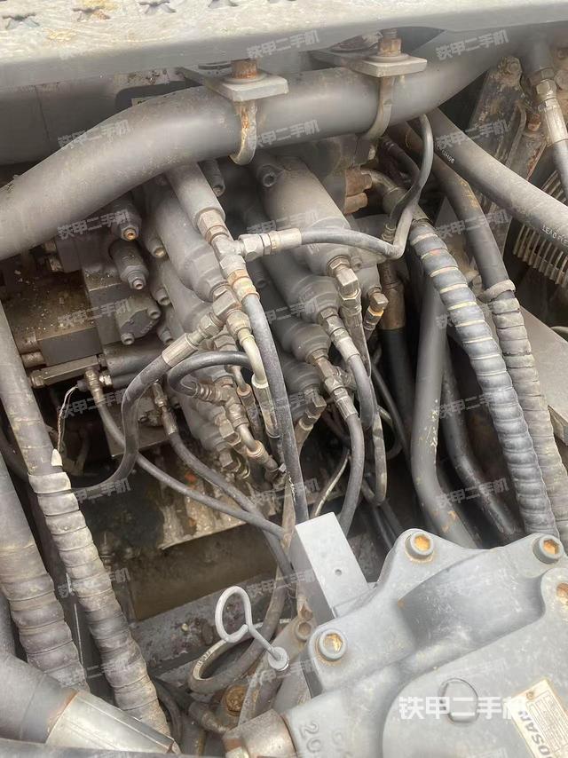 回轉馬達和主控閥（整機外觀）