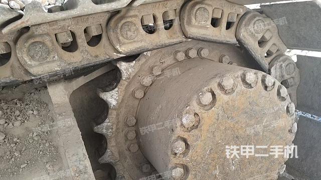 驾驶室顶部(整机外观) 驾驶室顶部(整机外观)