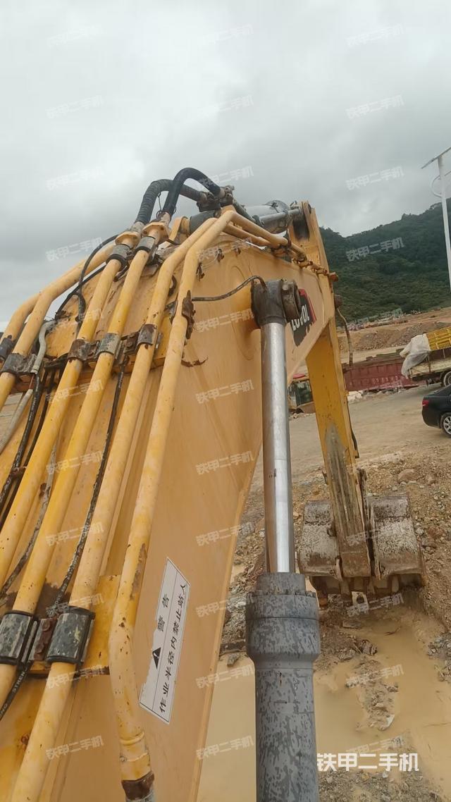 小臂整体左后（工作和回转装置）