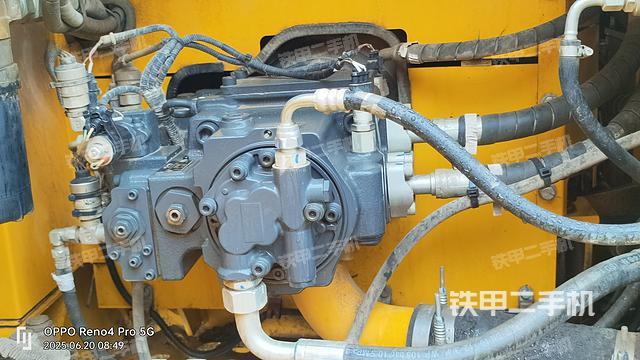 液压泵舱室正面整体（整机外观）