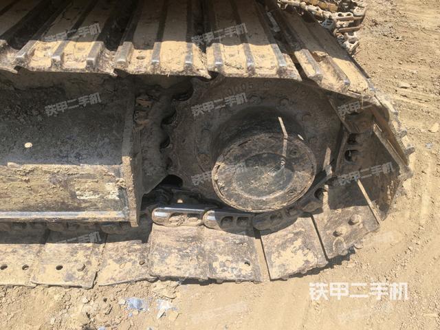 左导向轮(行走机构) 左导向轮(行走机构)