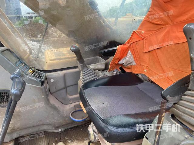 驾驶室整体(整机外观) 驾驶室整体(整机外观)
