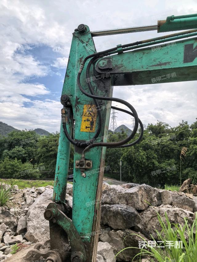 铲斗右后整体(工作和回转装置) 铲斗右后整体(工作和回转装置)