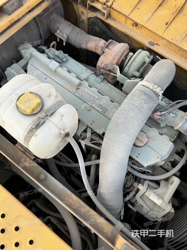 发动机整体俯视(整机外观) 发动机整体俯视(整机外观)