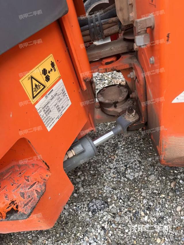 前輪左側(cè)減震塊連接及部件（壓路機(jī)前后車(chē)架）