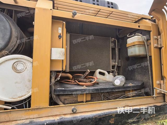 散热器正面(大件舱室) 散热器正面(大件舱室)