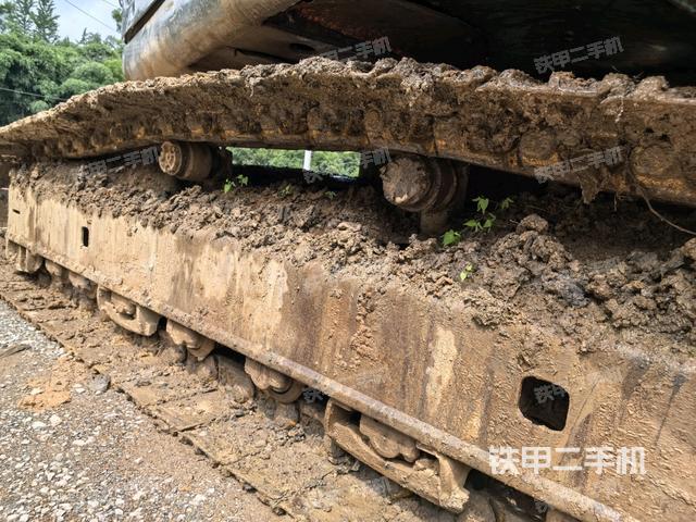 左导向轮(行走机构) 左导向轮(行走机构)