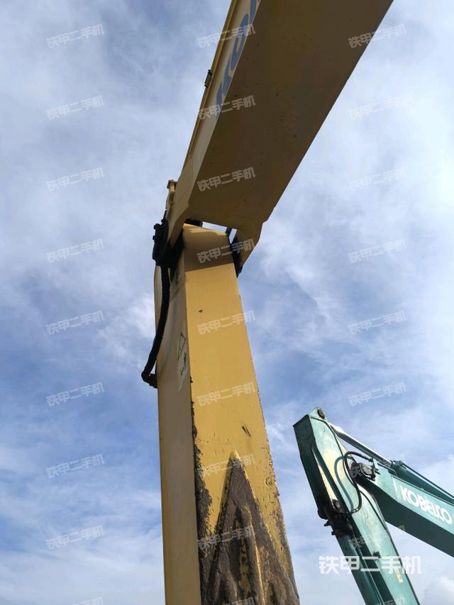 小臂整体左后(工作和回转装置) 小臂整体左后(工作和回转装置)