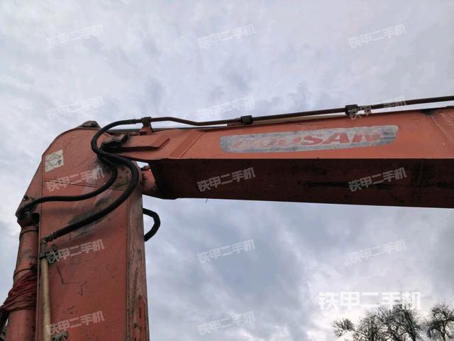 大臂整体 右侧(工作和回转装置) 大臂整体 右侧(工作和回转装置)