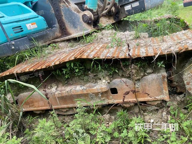 單側(cè)履帶整體(整機(jī)外觀) 單側(cè)履帶整體(整機(jī)外觀)
