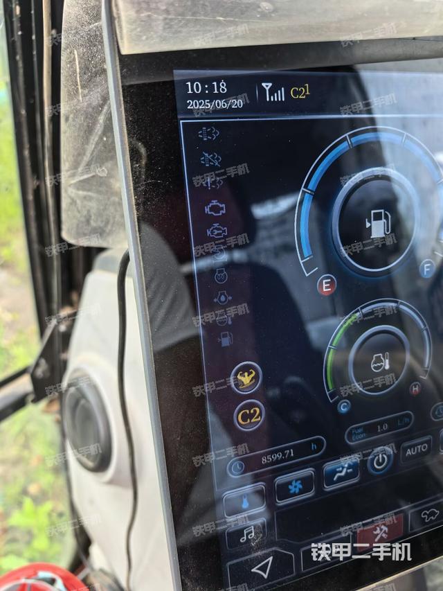 显示屏 (驾驶室部分) 显示屏 (驾驶室部分)