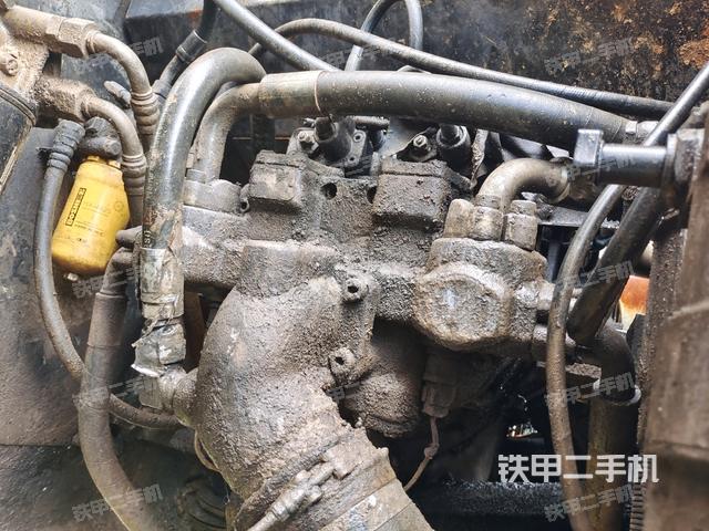 液壓泵艙室正面整體(整機(jī)外觀) 液壓泵艙室正面整體(整機(jī)外觀)