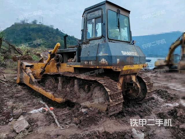 左后45°(推土机整车外观) 左后45°(推土机整车外观)