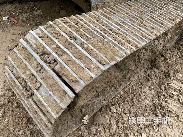 单侧履带整体(整机外观) 单侧履带整体(整机外观)