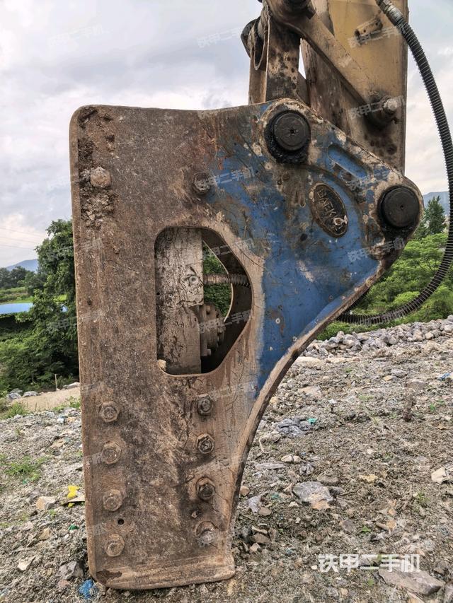 小臂整体左后(工作和回转装置) 小臂整体左后(工作和回转装置)