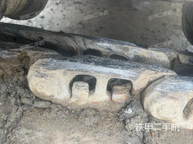 驾驶室顶部(整机外观) 驾驶室顶部(整机外观)